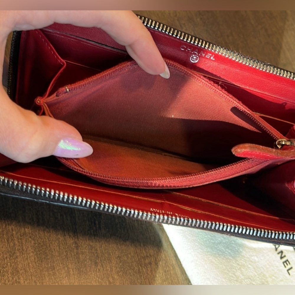 EUC Chanel Black Quilted Wallet - Picture 7 of 8